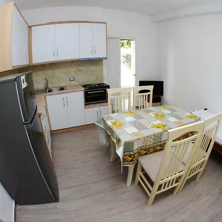 Rafail's * Sarande